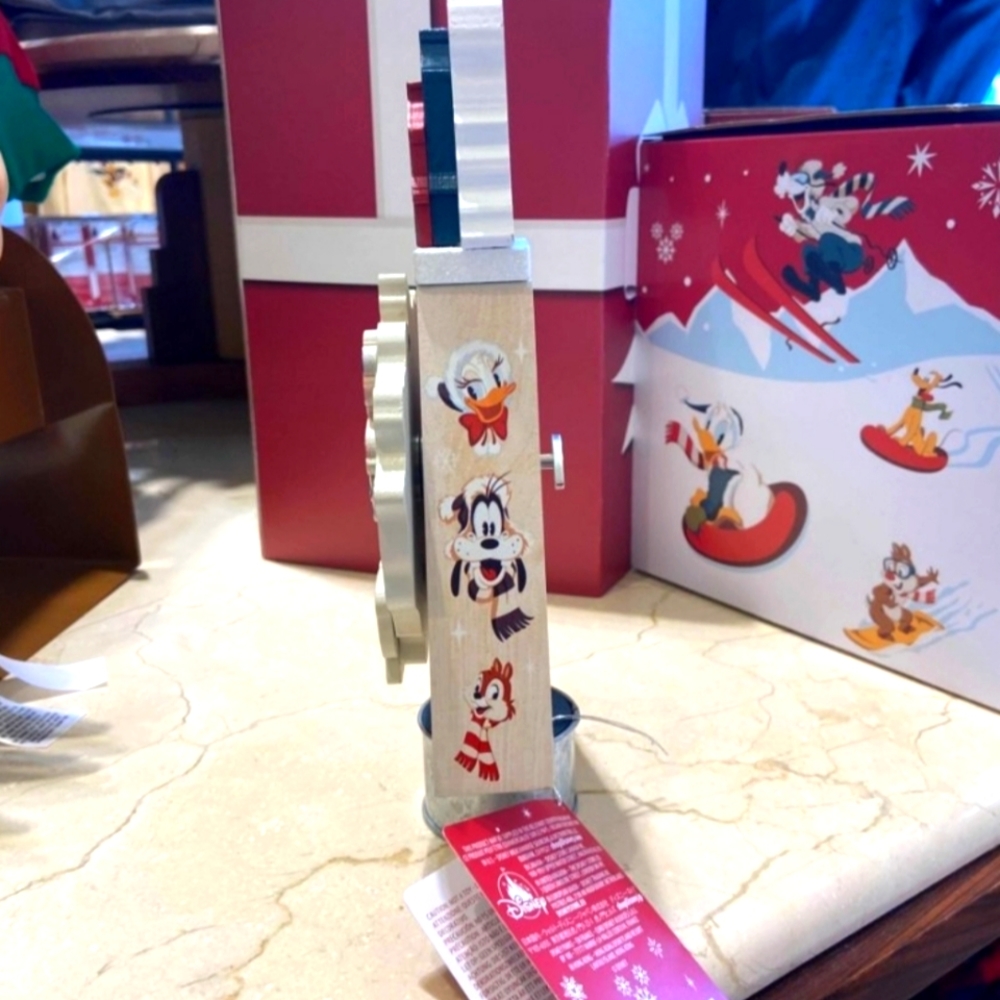 DisneyParks Walt's Holiday Lodge Collection Musical Tree New In Box - Picture 7 of 8
